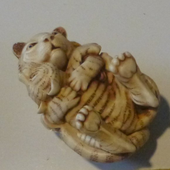 HARMONY KINGDOM Tigers "Of The Same Strip" Trinket Box - Picture 3 of 7